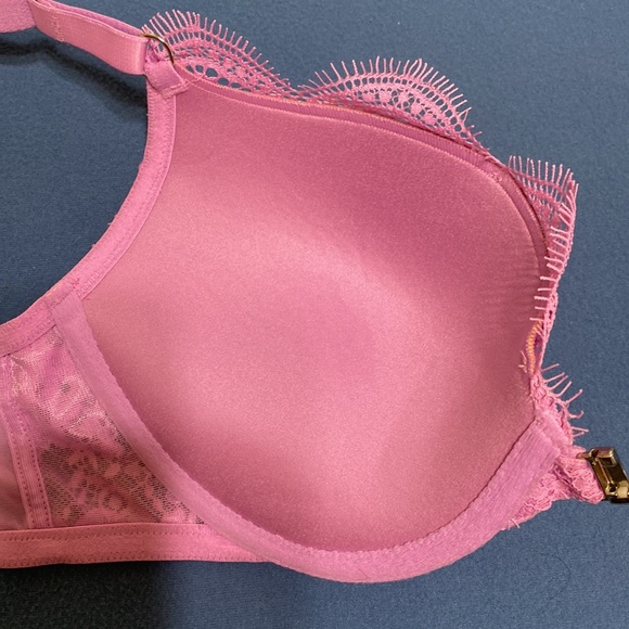 New very sexy pinky Victoria’s Secret lace push up bra with adjustable straps - Picture 8 of 12